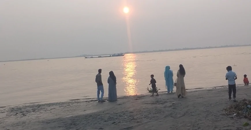 হেমন্ত শীতের সন্ধিক্ষণে নারিশা ঘাট, যেখানে জীবন ছুঁয়ে যায় পদ্মার অপার সৌন্দর্যে