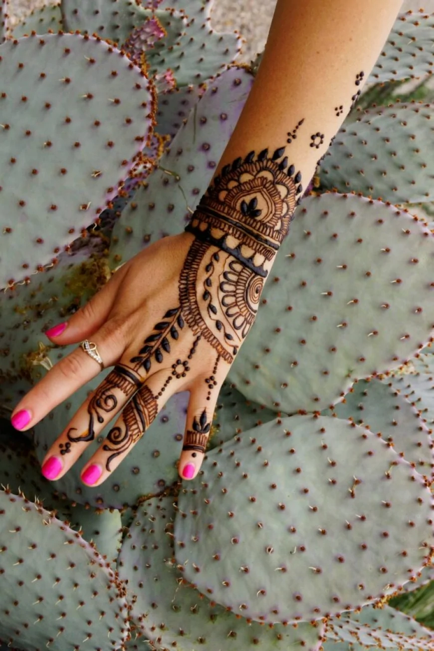 রঙিন ব্রাইডাল ফটোশুট মেহেদি