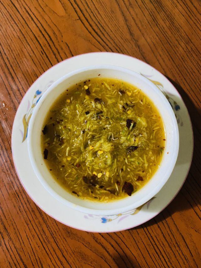 কাঁচা আম ভর্তা: টকের ঝাঁজে মাখানো এক বাঙালি আবেগ