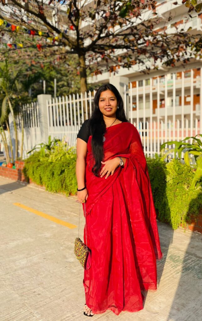 শাড়িতেই নারী: এক চিরন্তন সৌন্দর্য ও সংস্কৃতির প্রতিচ্ছবি