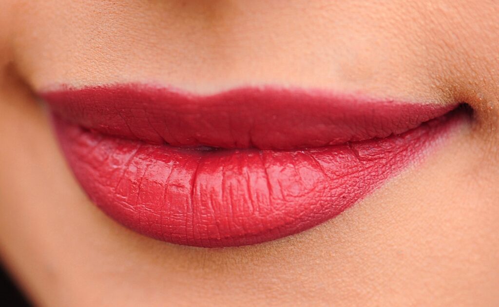 lips 1690875 1280