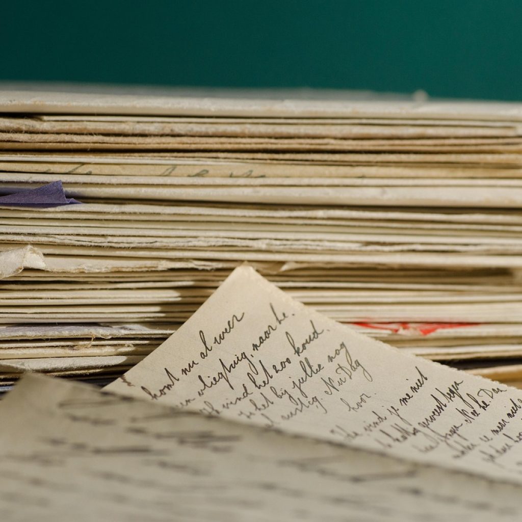 stack of letters 447579 1280